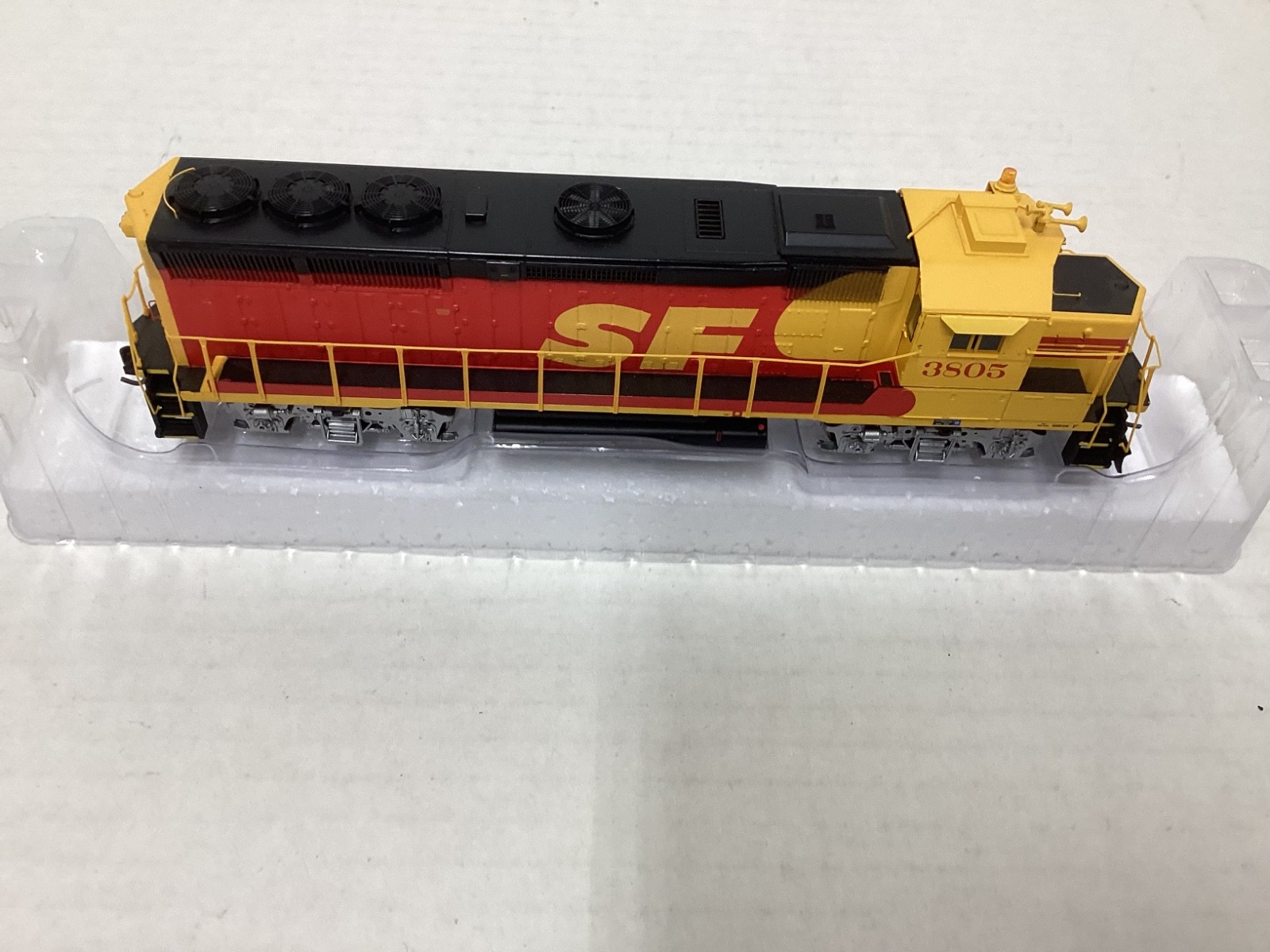 Athearn #94716 HO scale “Santa Fe” GP40X Rd.#3805