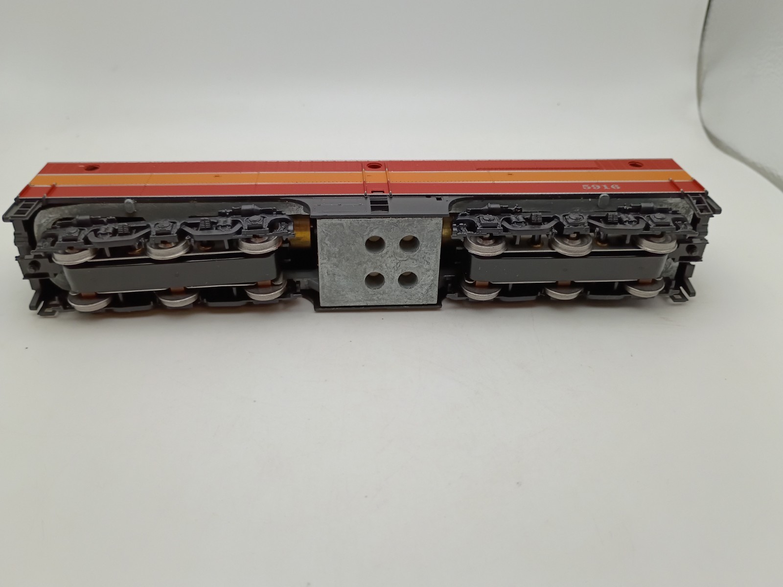 Athearn HO Alco PB1 Powered Diesel Southern Pacific Daylight #5916