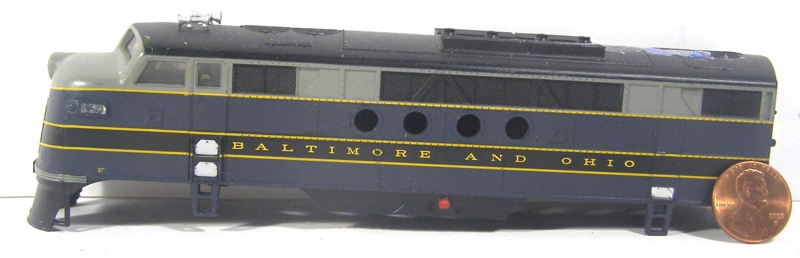 Unknown Brand Model RR Baltimore & Ohio Diesel Engine Shell Glue on Roof TZ5