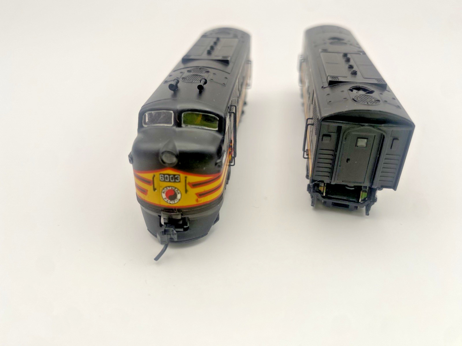 N Scale Intermountain FT A/B 69010-04 Northern Pacific NP 6003 Locomotive Set