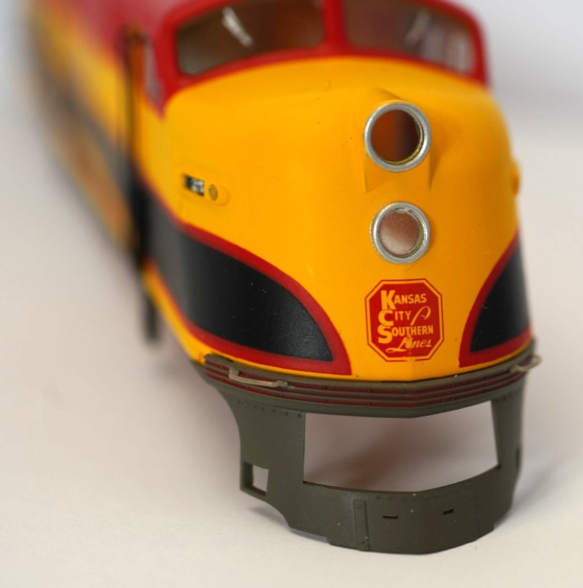 Proto2000 23211 E6A KCS #25 DC locomotive runs excellent – see description notes