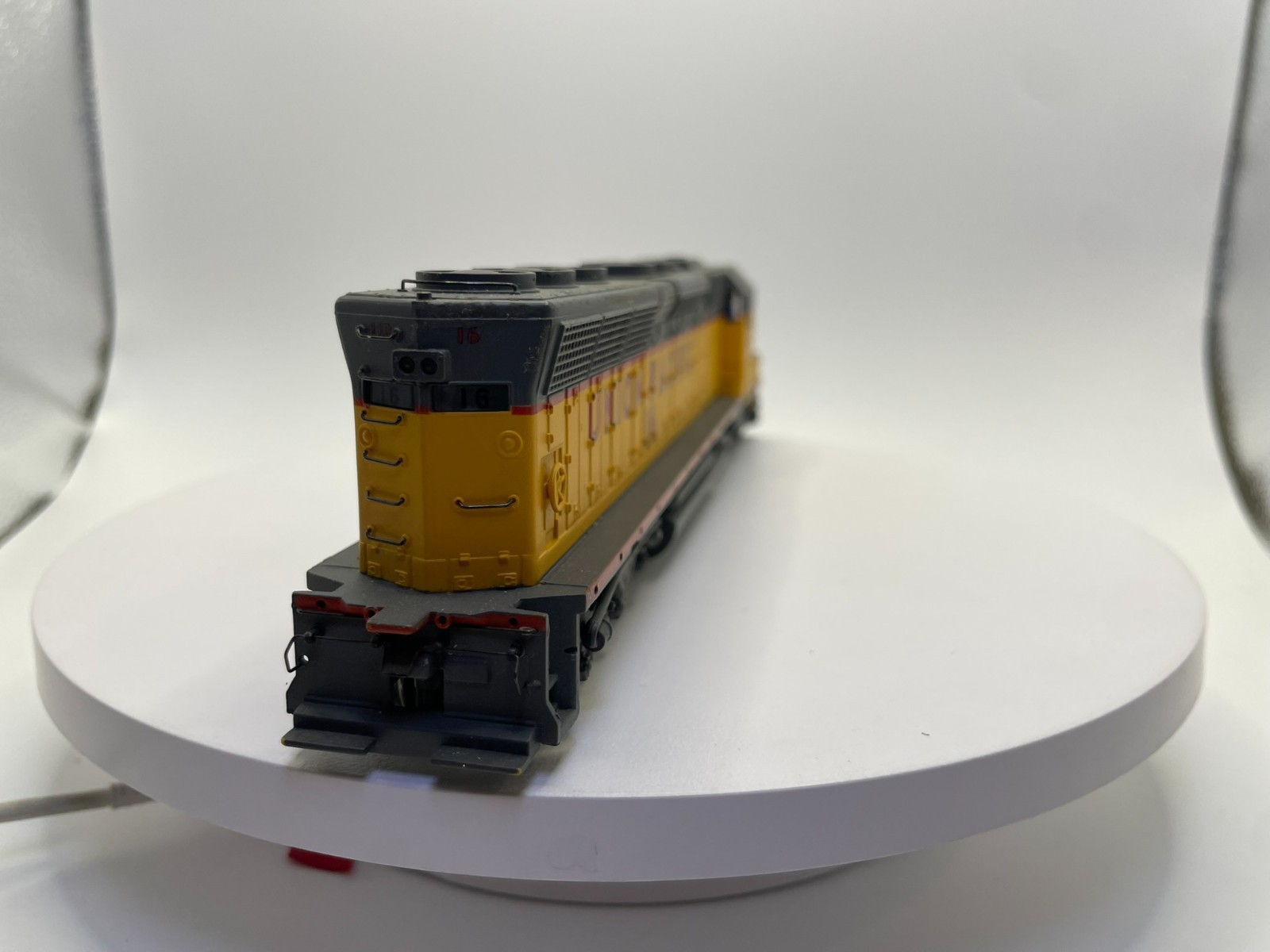 HO Scale Union Pacific SD45 Locomotive #16 – Light Function Details NOT Included
