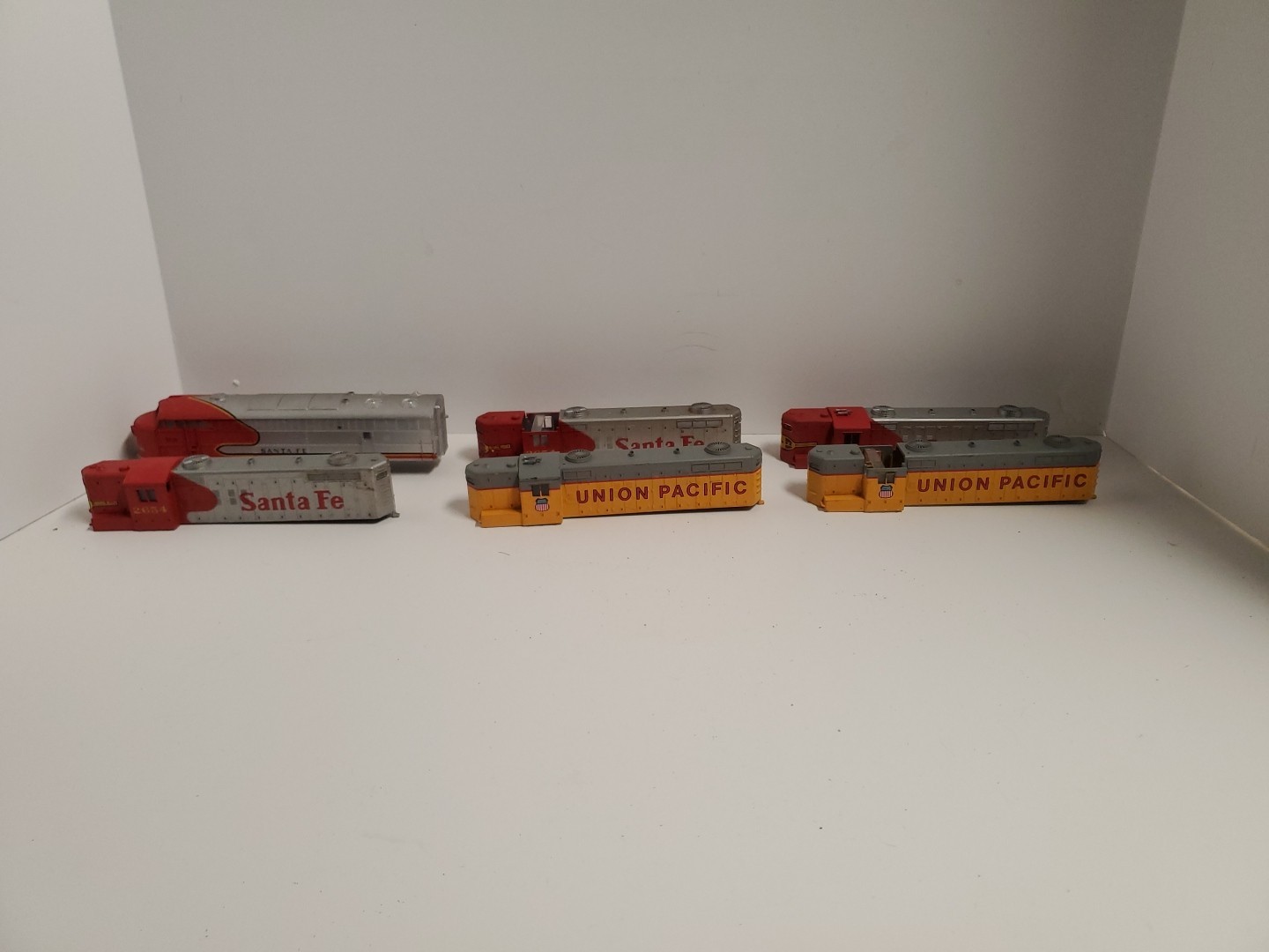 HO Scale UNBRANDED DIESEL CON RAIL SANTA FE UNION SHELL ONLY MIXED Lot Of 15 Bx1