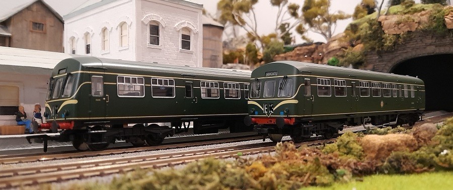 * 1/76 OO * Bachmann * BR Class 101 2 Car DMU w Speed Whiskers * BOXED * 32-285