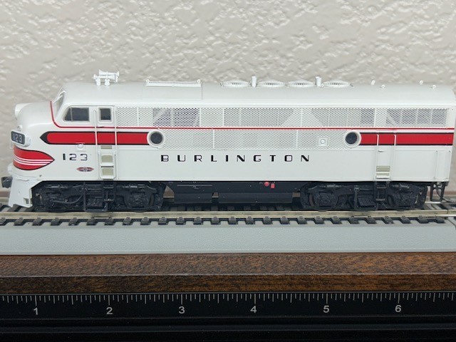 BURLINGTON – “CB&Q “- F3A unit EMD DIESEL LOCO – DC / DCC Ready HO Scale NEW