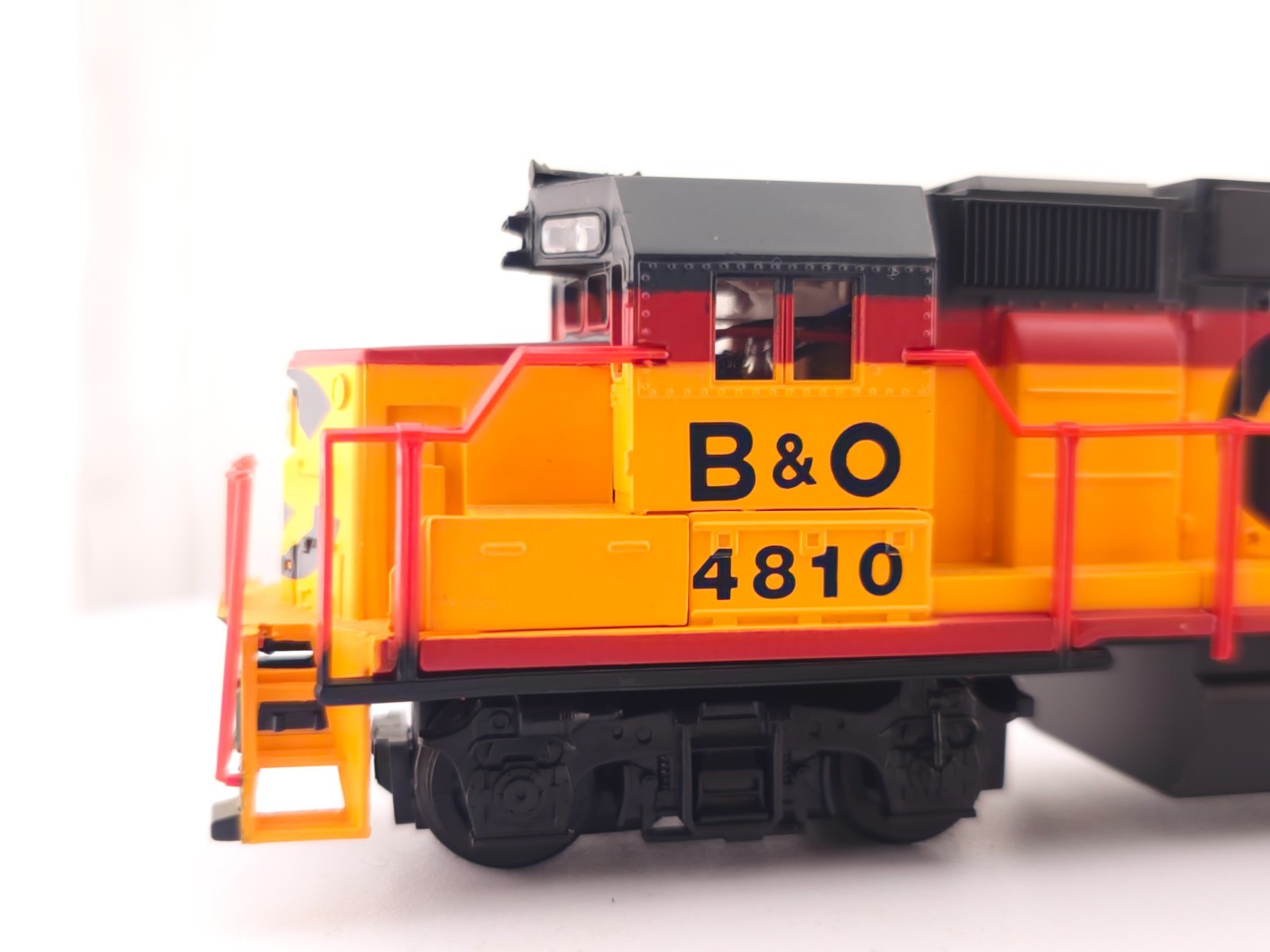 READ Life Like HO Scale 21604 Chessie System GP38 Low Nose Diesel Locomotive Set