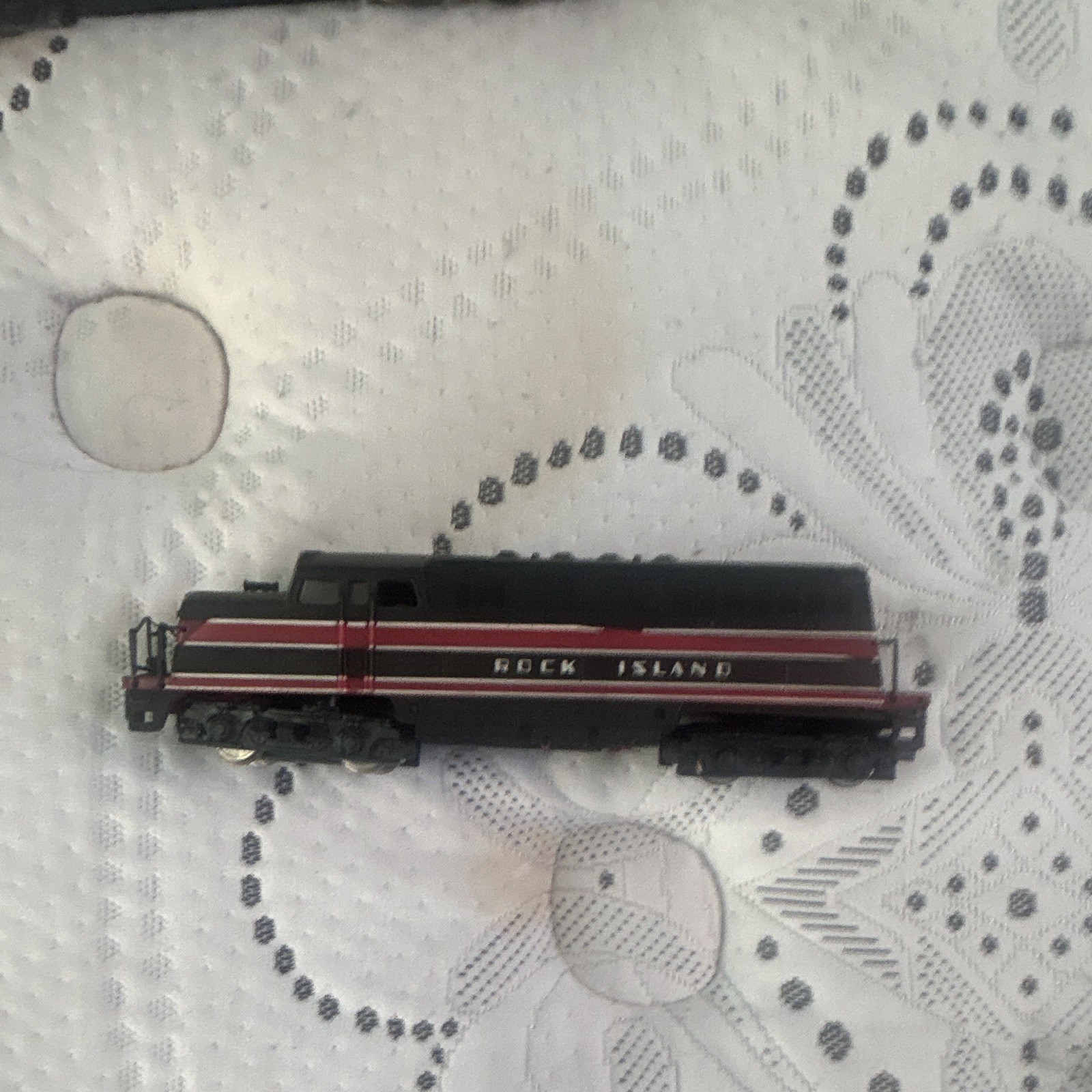 Rock Island HO Diesel Locomotive Bo-Bo DC Analog Black/Red/White 1:87