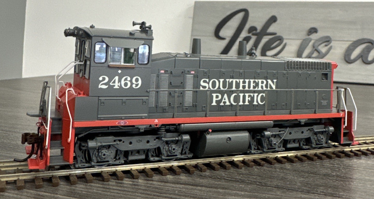 Athearn RTR HO #ATH96735 Southern Pacific SW1500 #2469 – DCC Ready & LNIB!