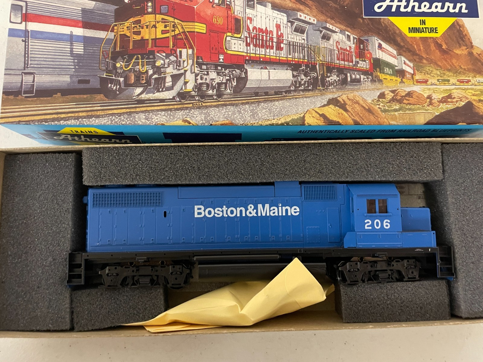 Athearn Trains In Miniate HO 206 Boston & Maine 4690 GP38-2 DMY