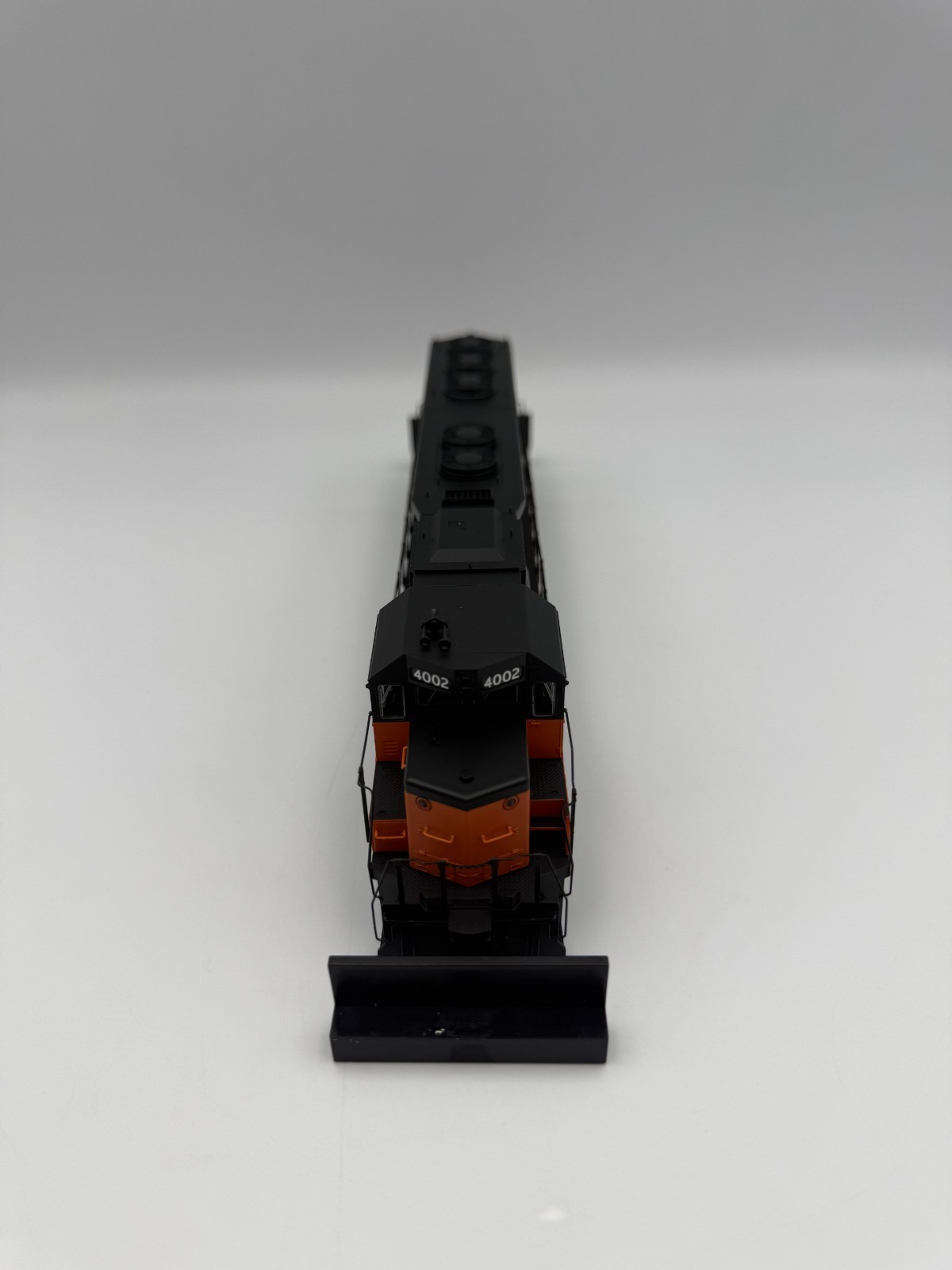 HO Proto 2000 #433-30730 SD45 Milwaukee Road #4002 DCC Ready. TRO, IOB.