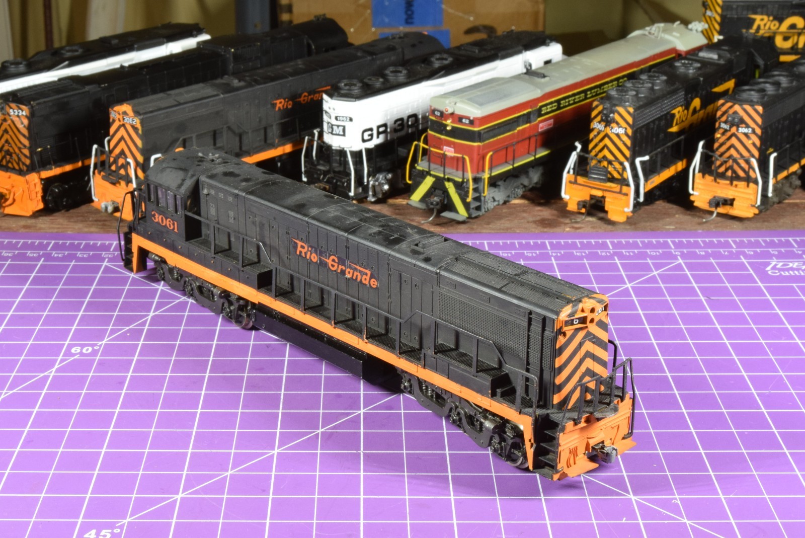 Cab 3061 true CO-CO Rivarossi 12.0 oz Locomotive, faux die cast knuckles,