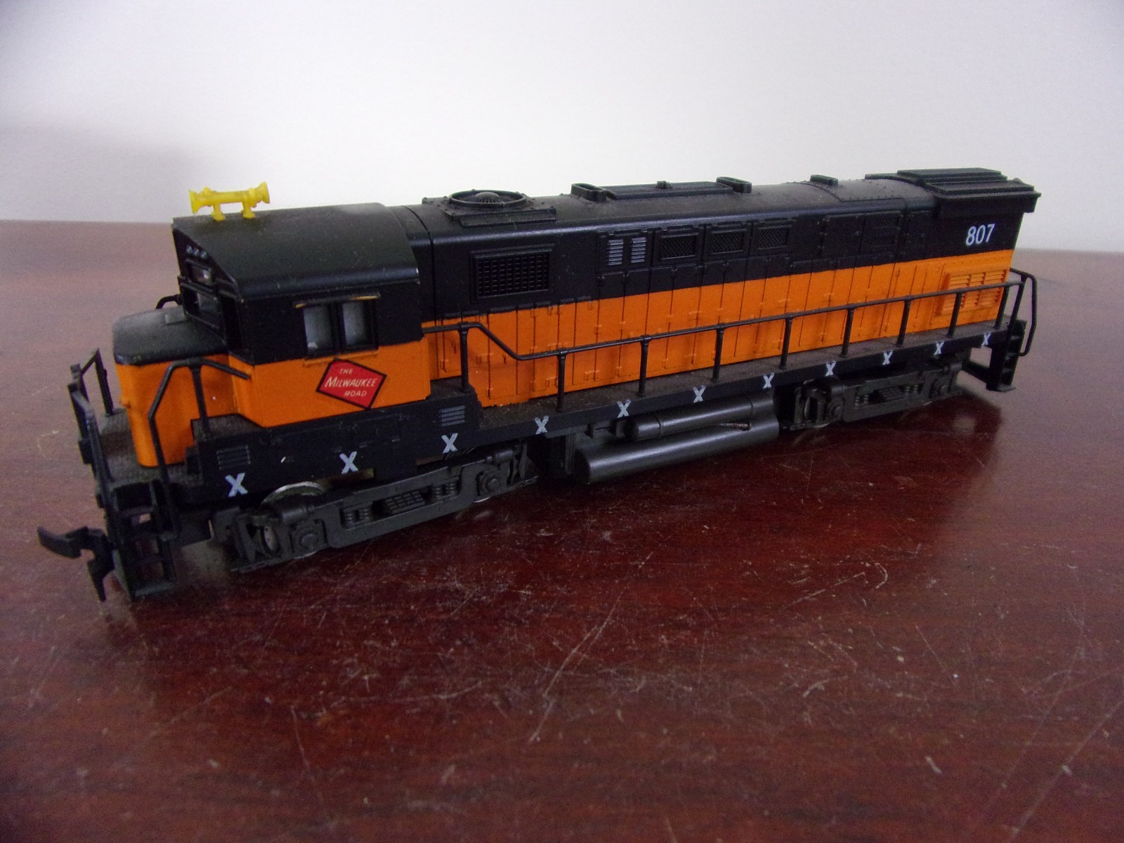 AHM Alco Century 424 Milwaukee Road HO Scale Locomotive