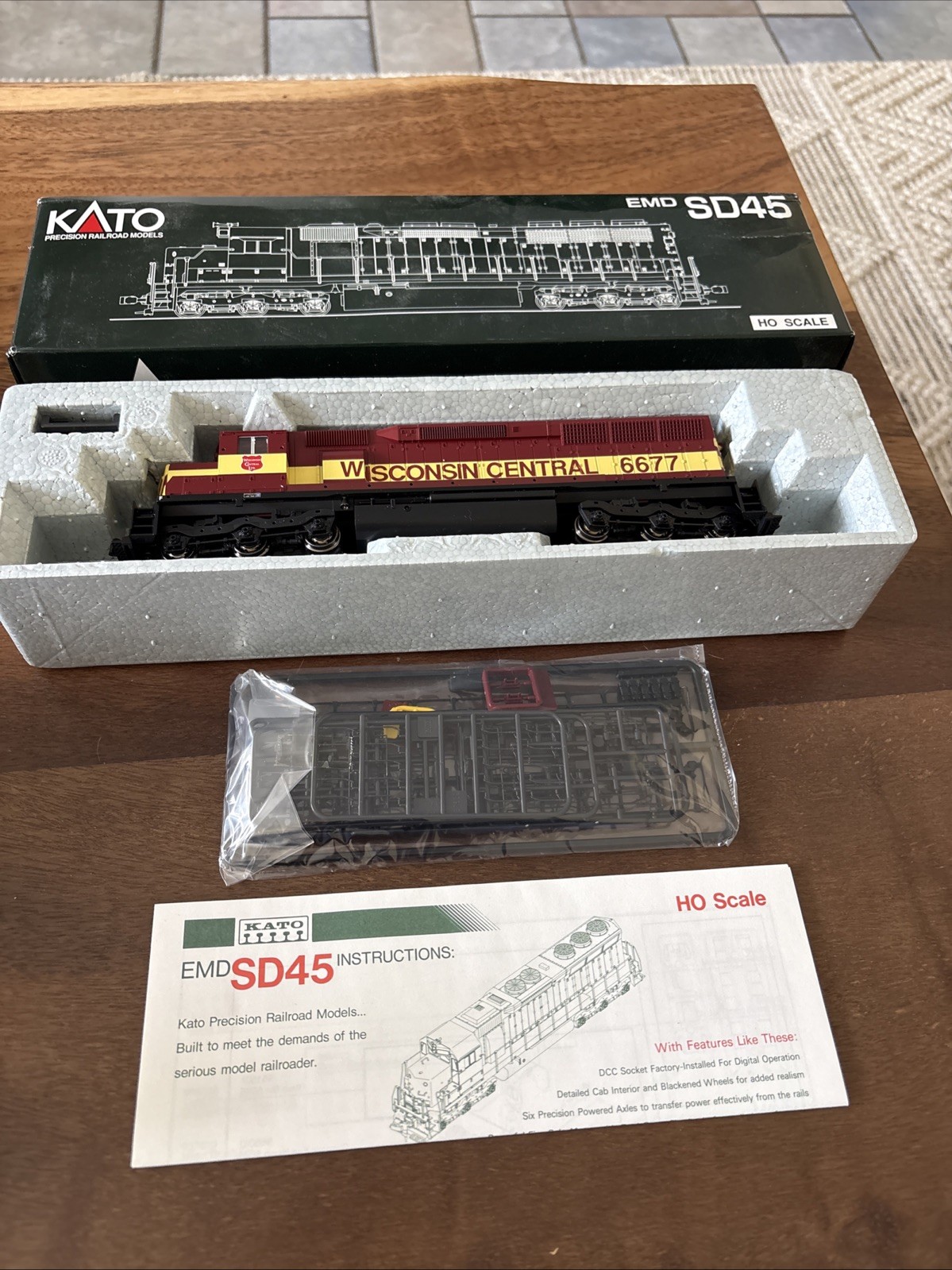 HO Scale 37-1744 KATO Wisconsin Central SD45 Locomotive # 6677 DCC Ready