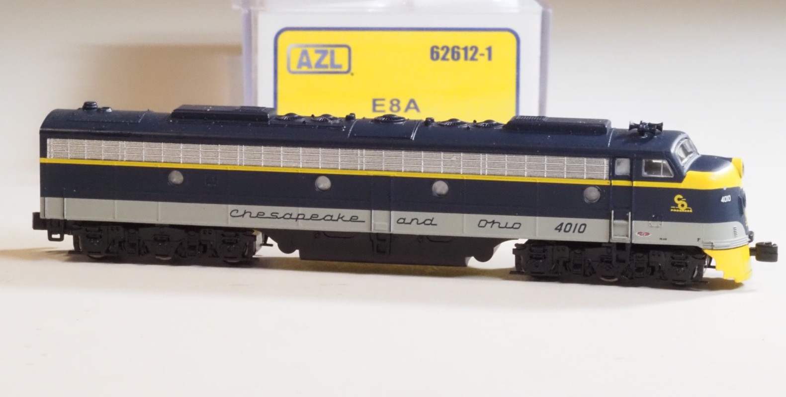 AZL 62612-1 Z-scale Chesapeake Ohio C&O E8 A #4010 Diesel Locomotive NEW &TESTED