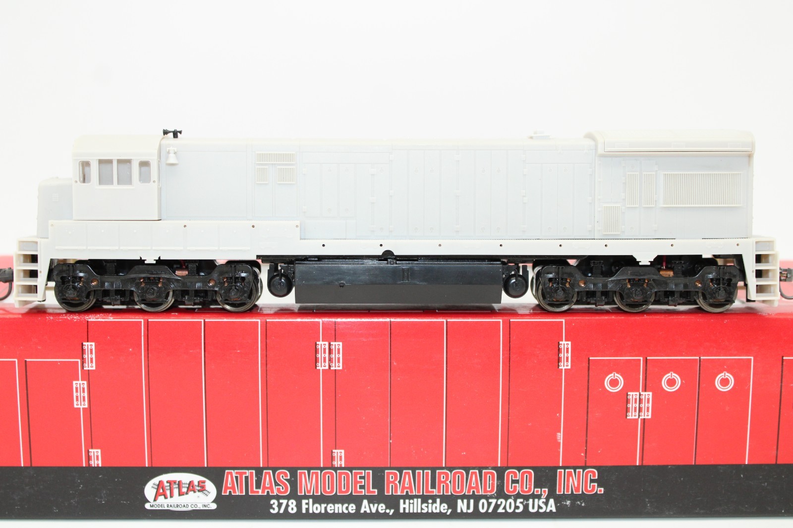Atlas HO Scale Undecorated GE U33C U36C Diesel Locomotive 8500 DCC Ready