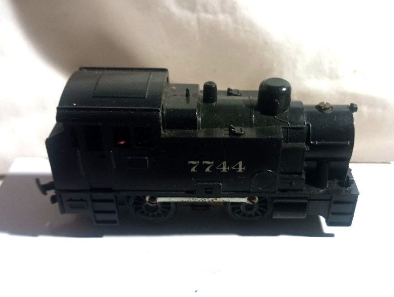 HO Gauge 0-4-0 Steam Switcher Locomotive #7744 Unbranded Runs Sluggish