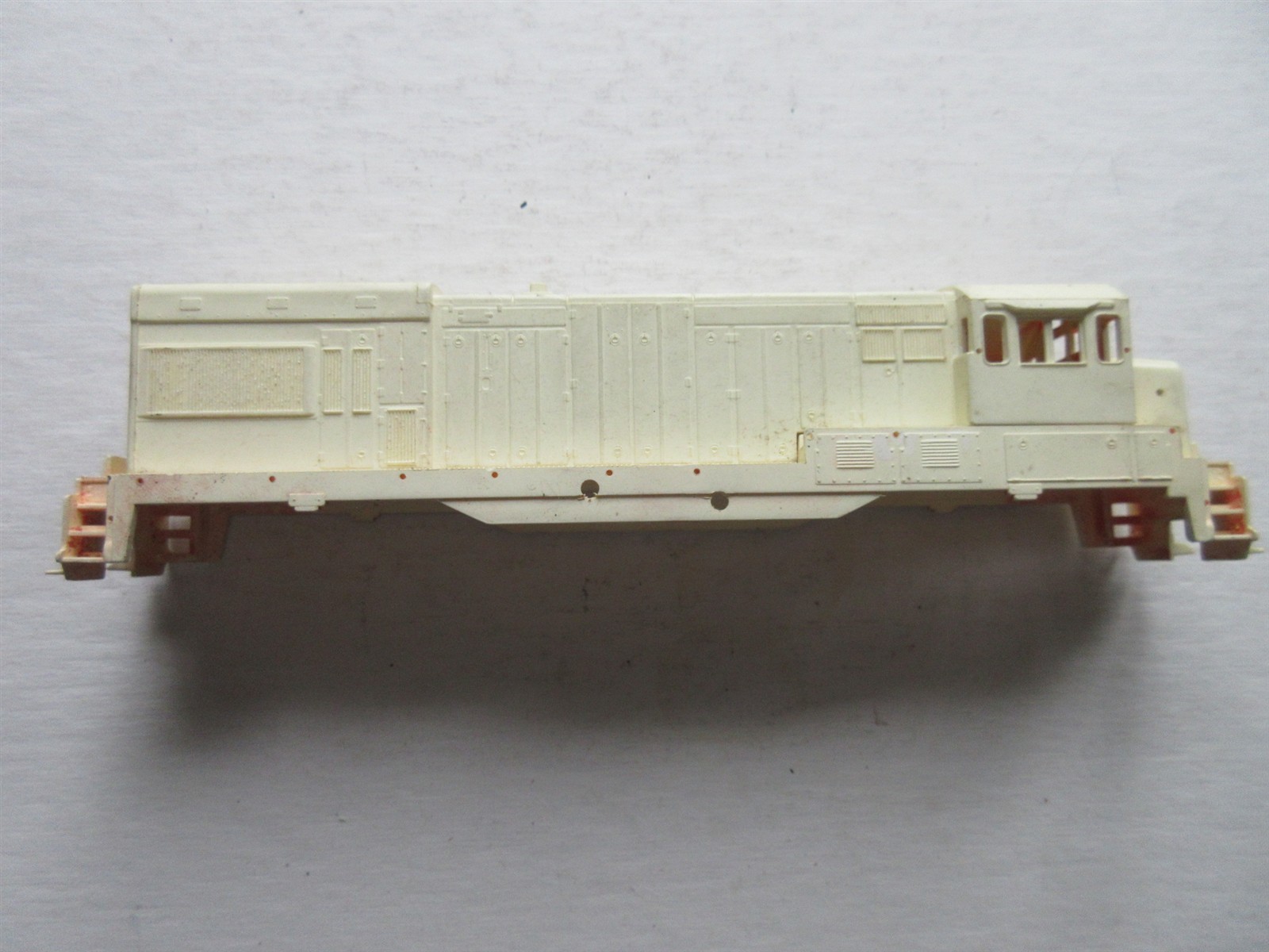 UNDECORATED white locomotive HO scalw SHELL ONLY