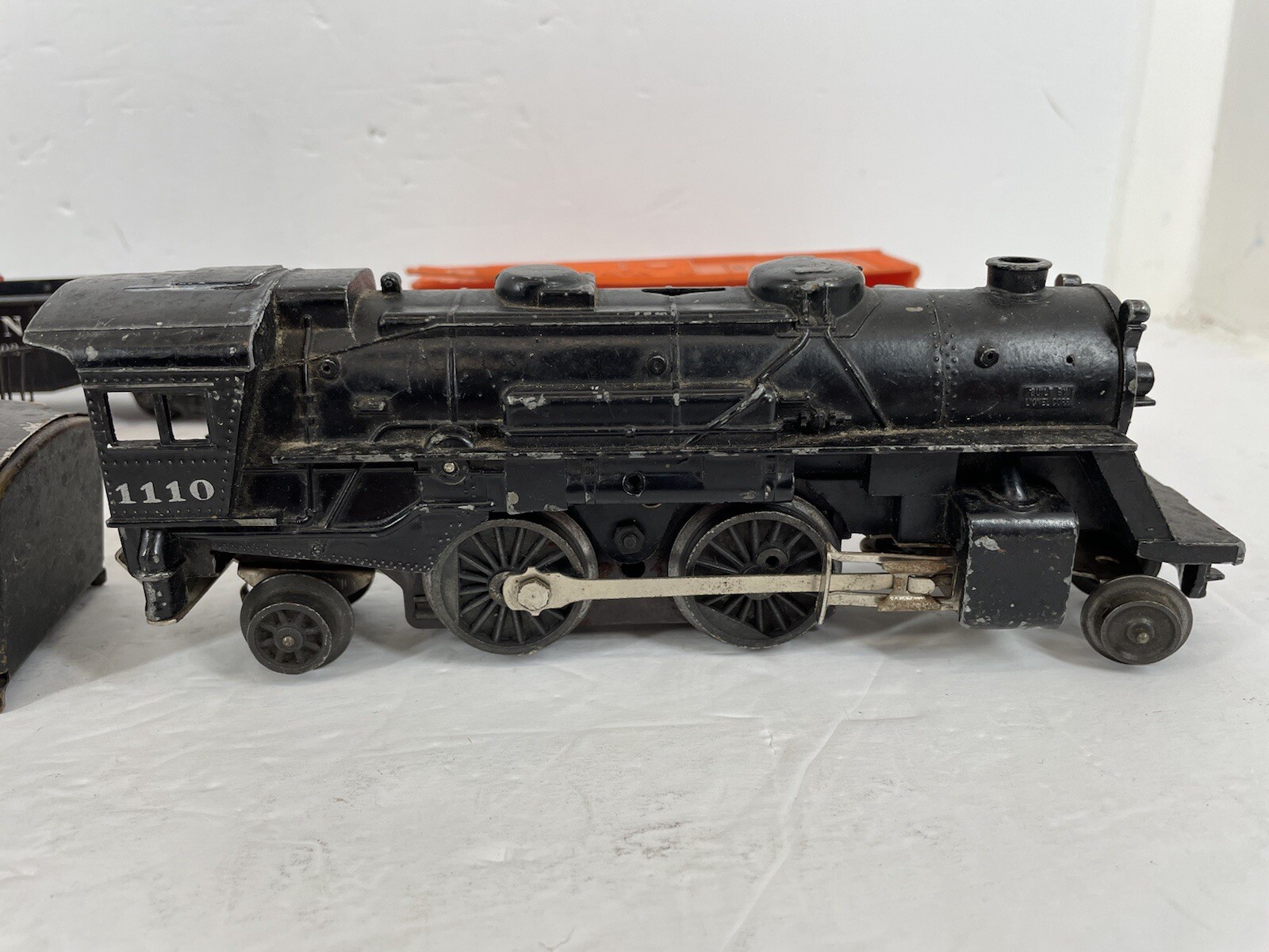 FOR PARTS VTG LIONEL 1110 DIE-CAST Metal STEAM LOCOMOTIVE With Broken Cars