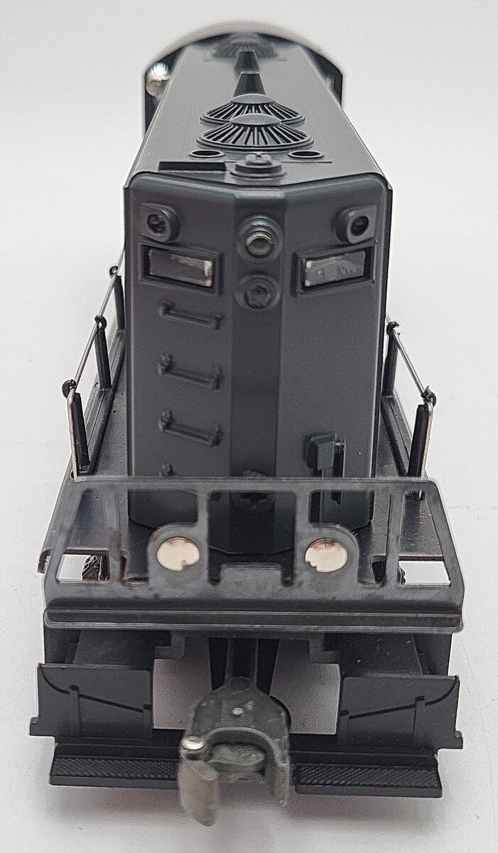Lionel 6-8367 O Gauge Long Island GP20 Non-Powered Diesel Locomotive/Box