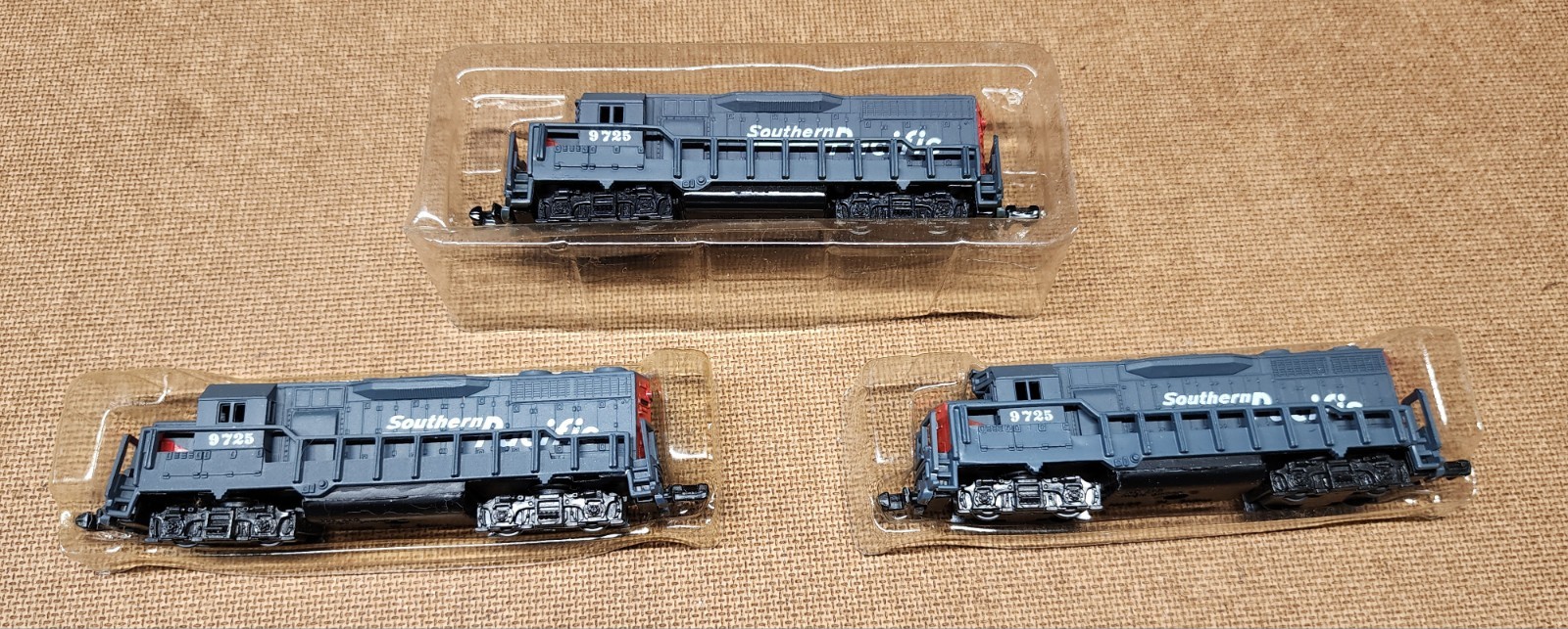 Readers Digest N Scale Southern Pacific Locomotive 9725