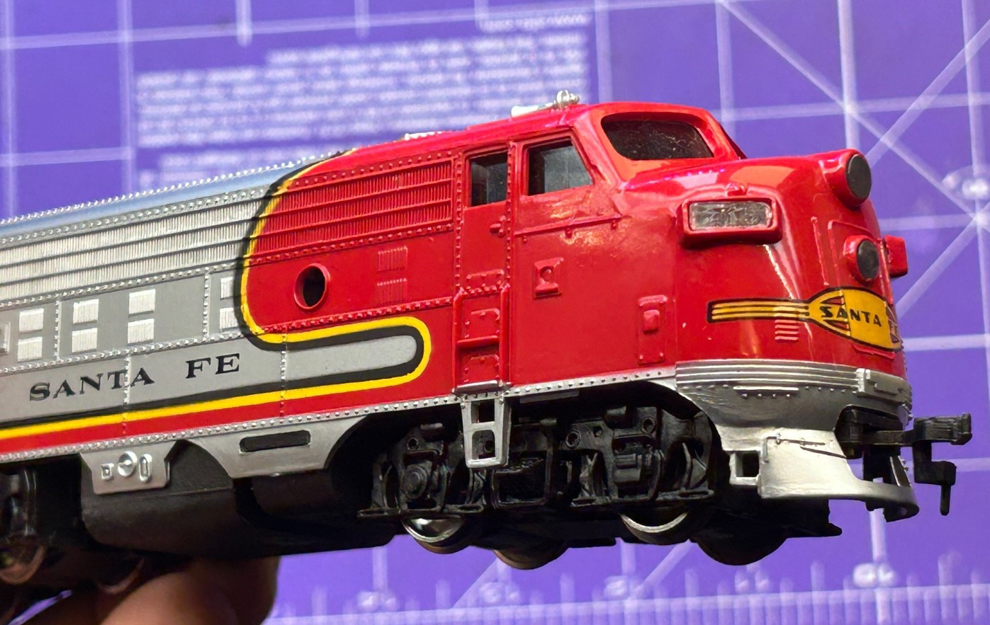 HO BACHMANN 307 SANTA FE WARBONET EMD F9 DIESEL LOCOMOTIVE, In the BOX 833 bin2