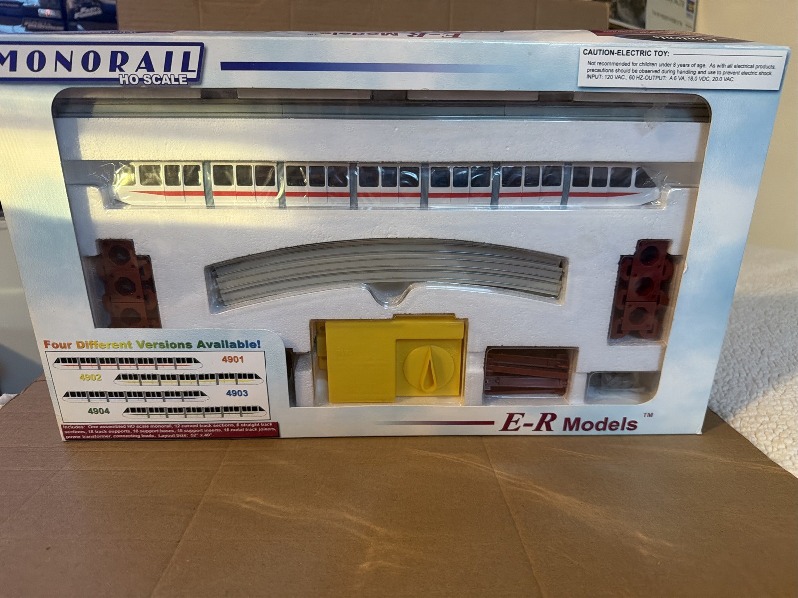 E-R Models Monorail Red Stripe #4901 HO Scale