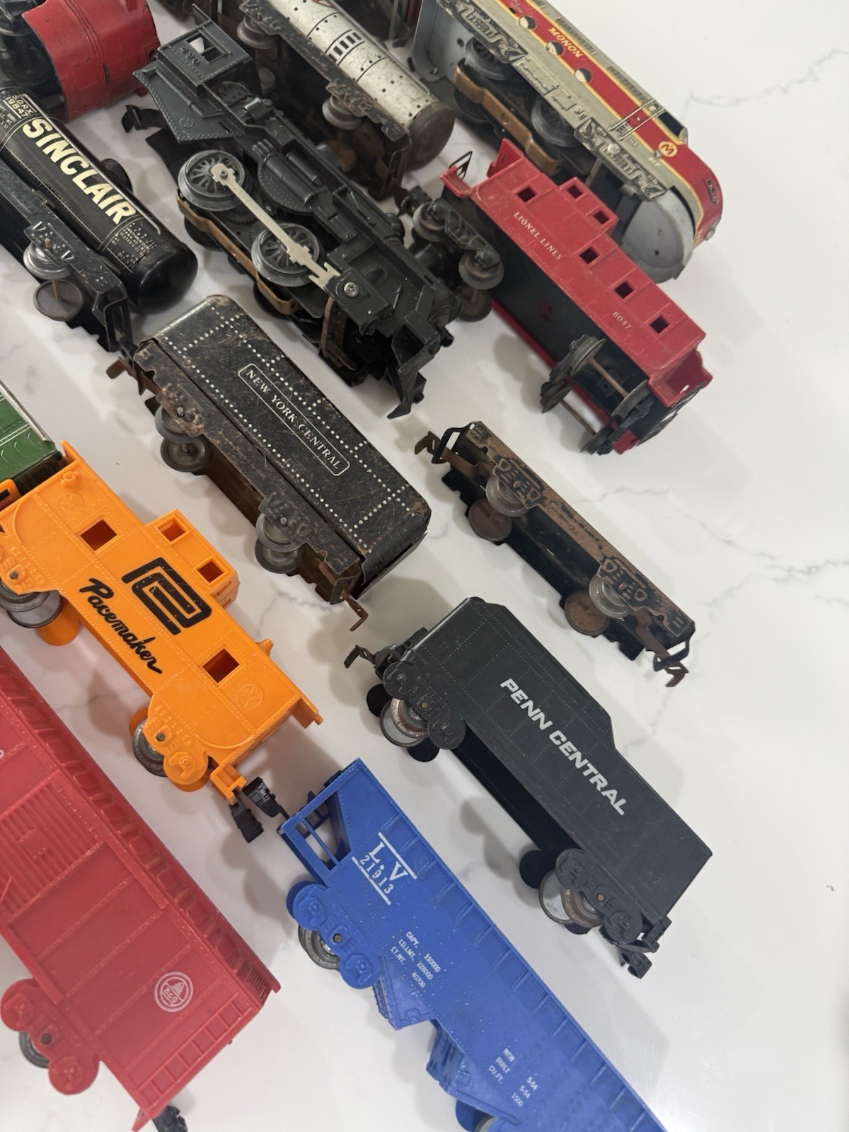 Vintage 1950s Train Lot of 18 Pieces – MARX, Lionel & More (AS IS) UNTESTED