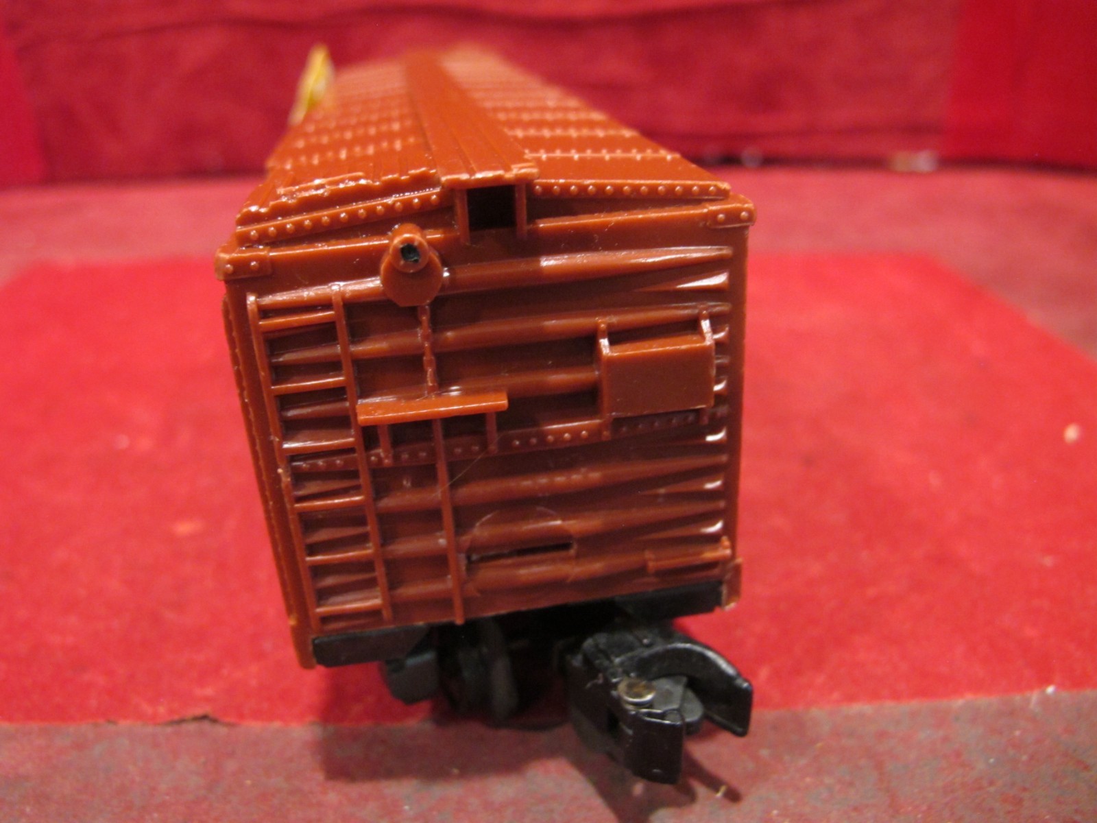 Vintage American Flyer 803 ATSF Santa Fe Boxcar, “The Chief” Knuckle Couplers
