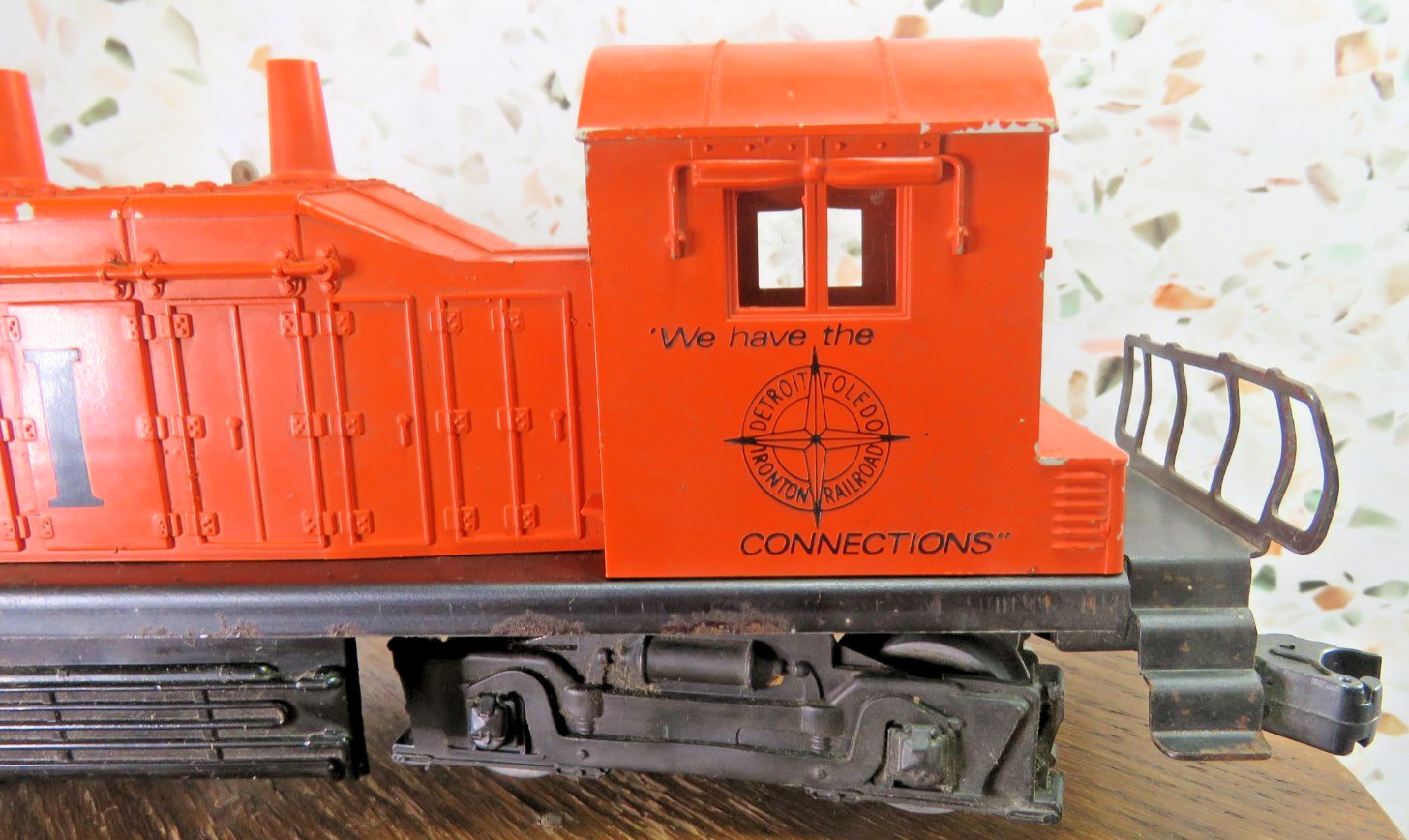 Lionel DT & I 6-8111 O Gauge Orange/Black Diesel Locomotive UNTESTED AS IS