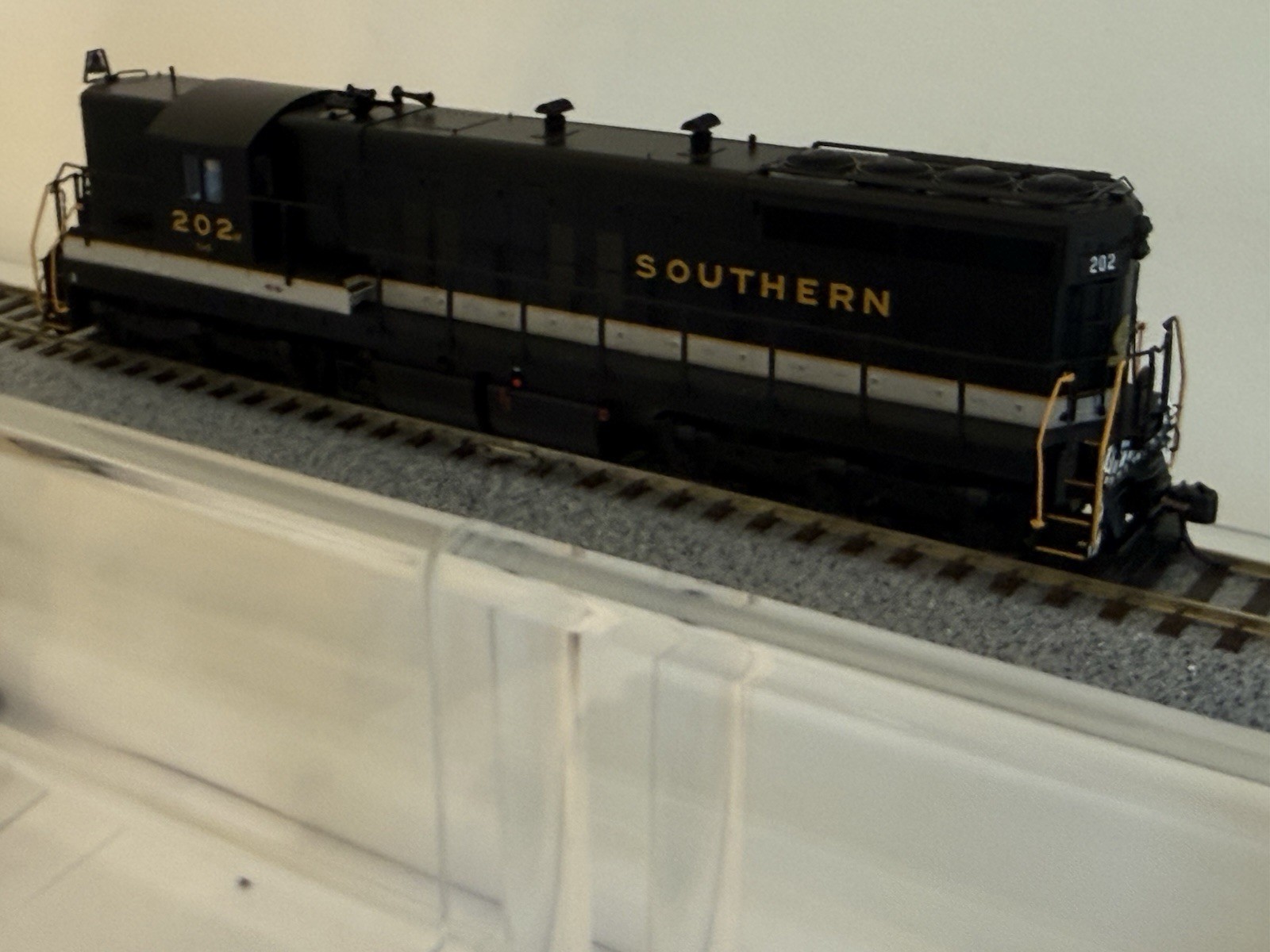 Walthers Proto 920-41613 EMD SD9 DCC/SOUND SOUTHERN #202 LN