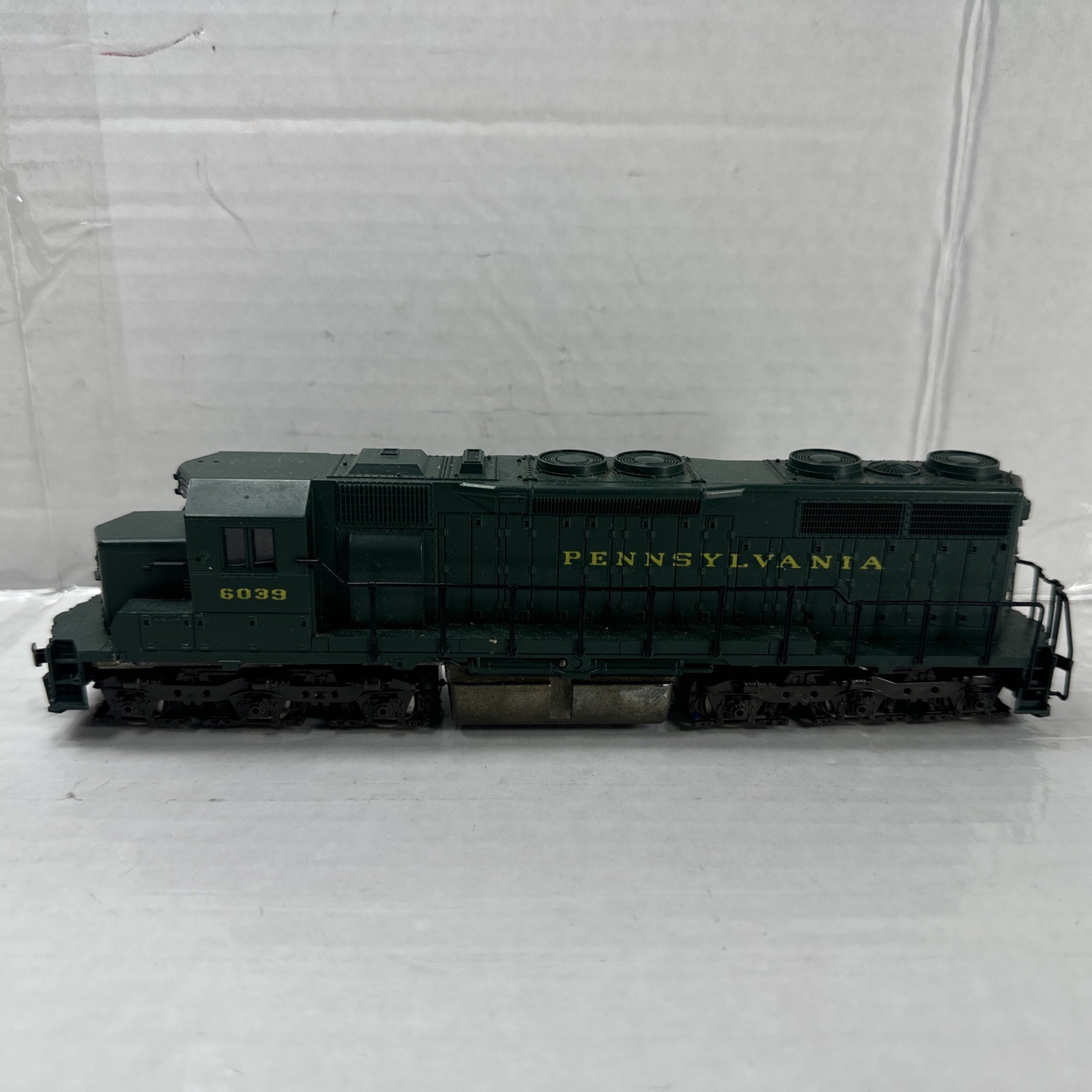 Atlas Ho Scale Sd35 Pennsylvania Diesel Locomotive #6039 For Train Set Layout