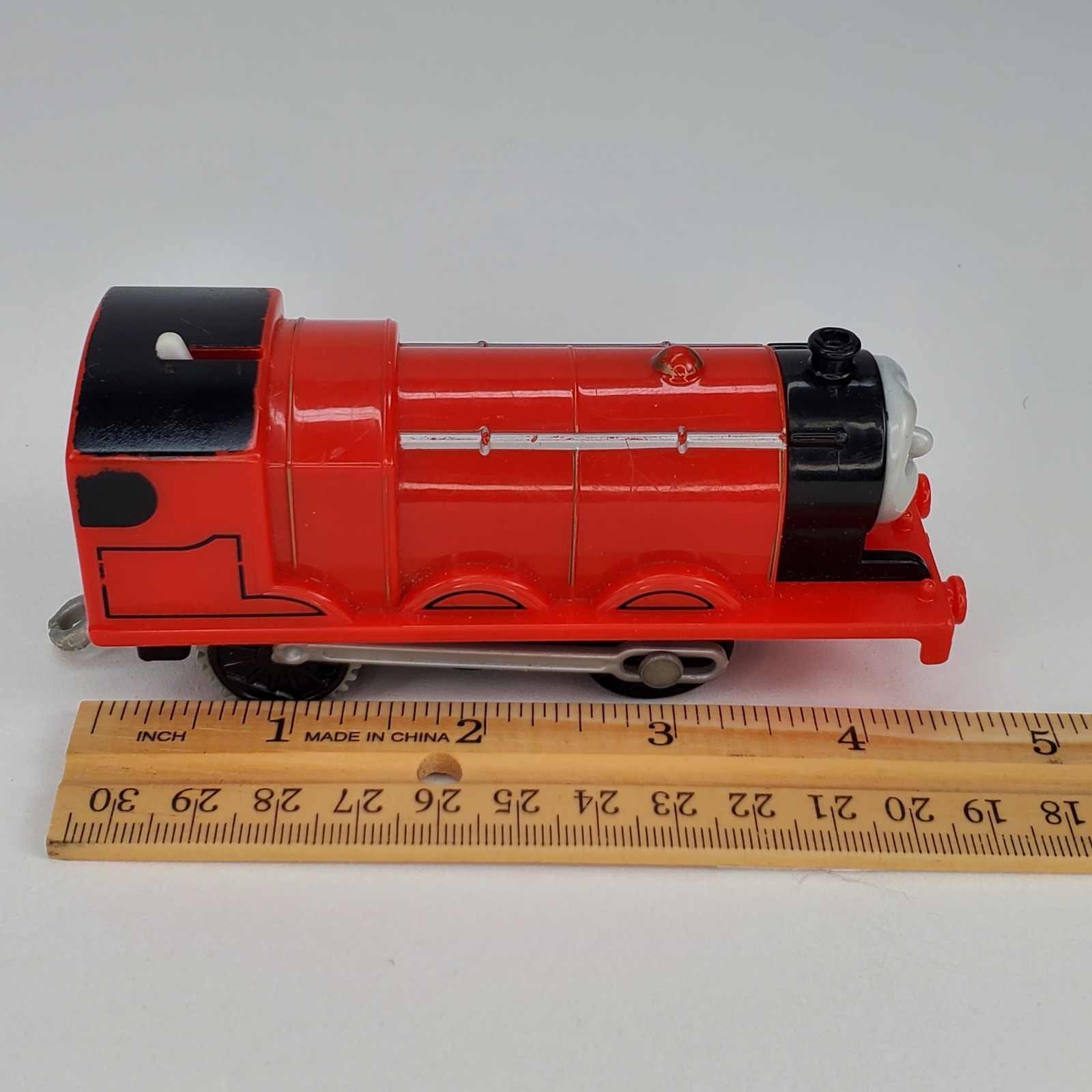 Thomas & Friends TrackMaster James Motorized Red Engine Train 2013 Gullane 2584D