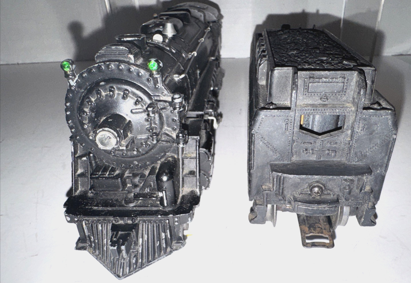 LIONEL POST-WAR O GAUGE 2055 STEAM LOCO W/6026W WHISTLE TENDER & 4 FREIGHT CARS