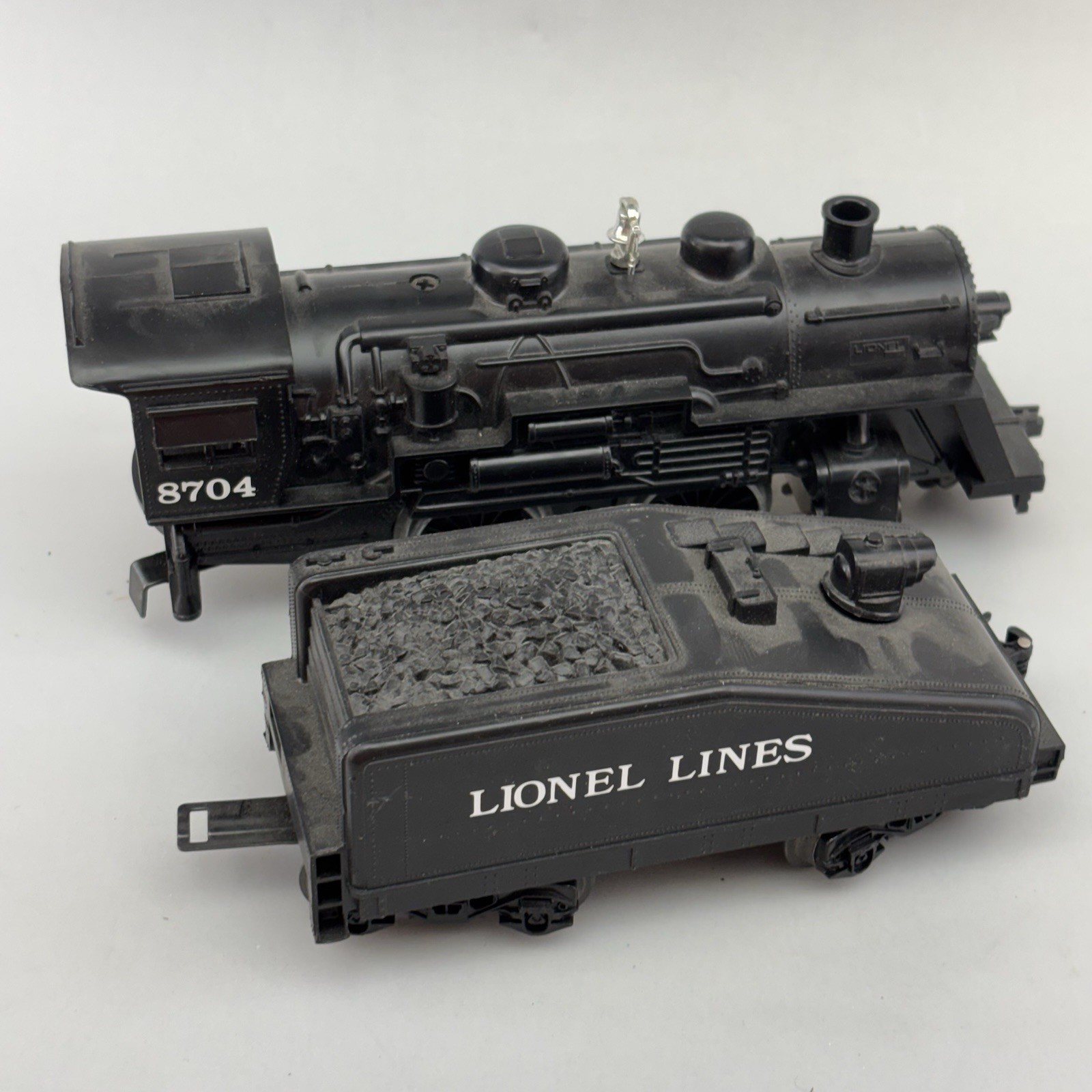 LIONEL POSTWAR Locomotive O GAUGE 0-4-0 #8704 w/ BELL COAL TENDER Untested