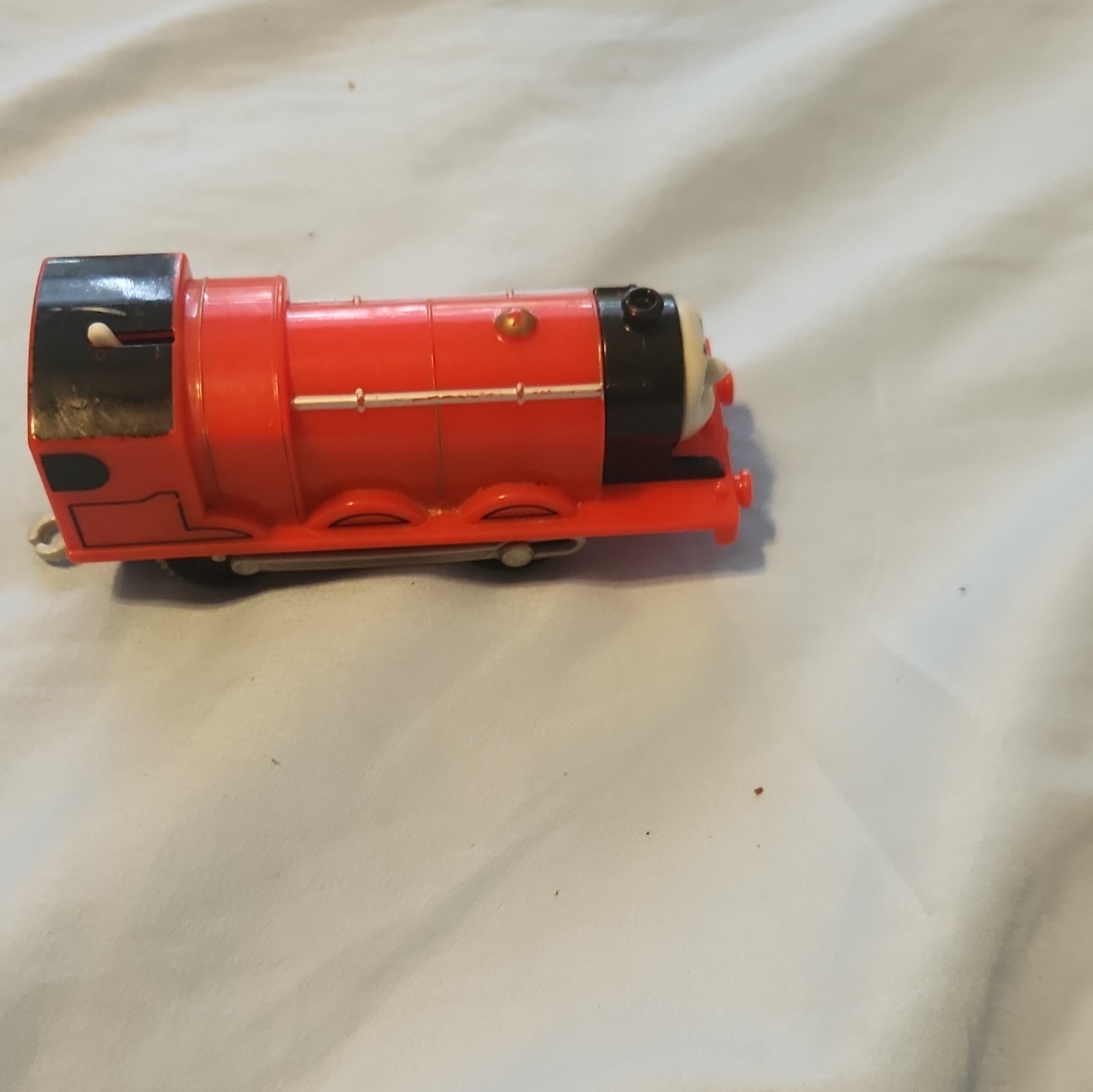 Thomas & Friends HO James Replica Locomotive Analog 2-Rail Plastic Red/Black