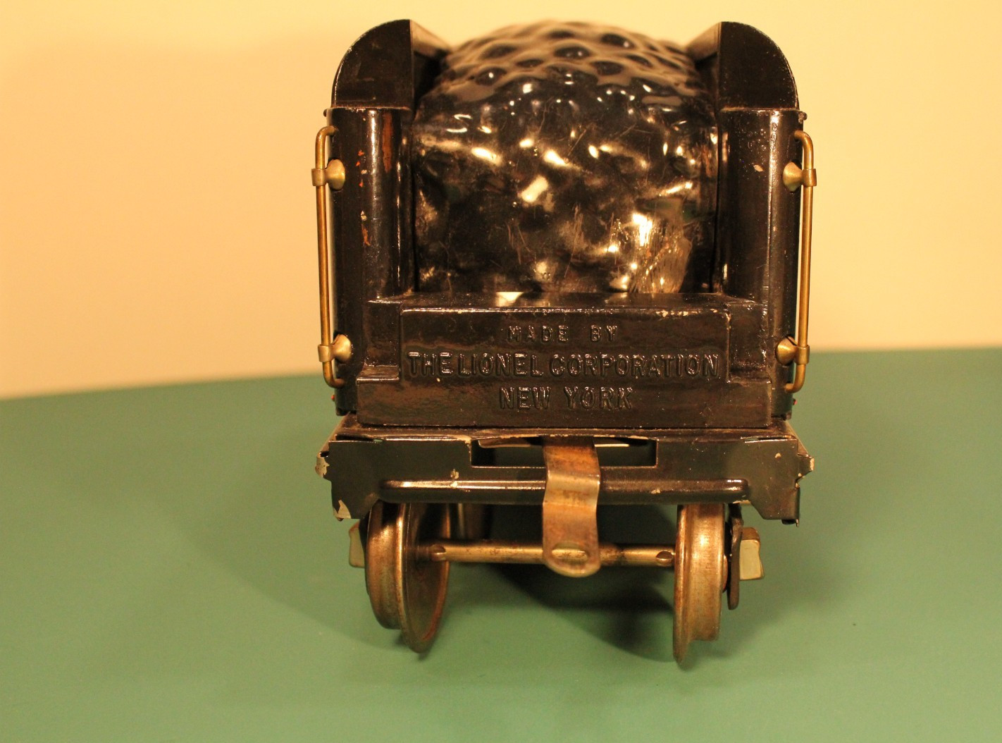 LIONEL 1835-E STANDARD GAUGE STEAM LOCOMOTIVE & COAL TENDER, RUNS (1934-1939)