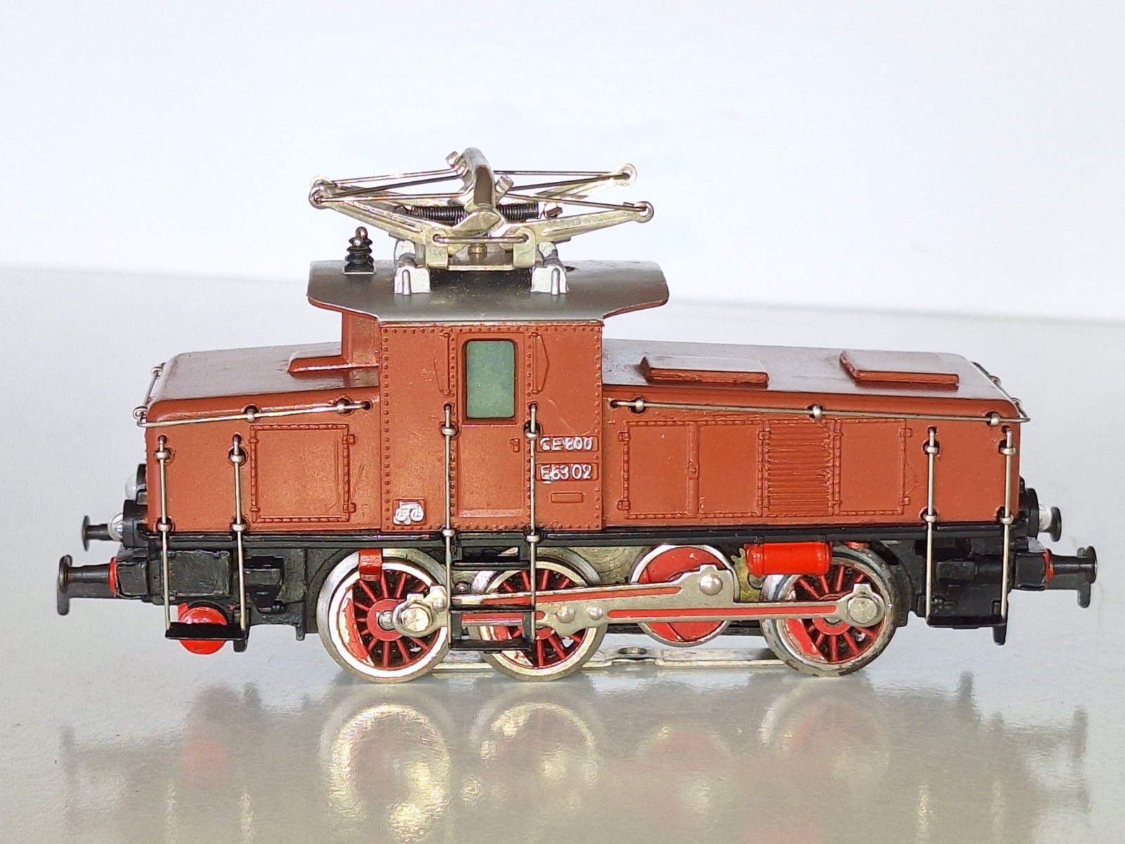 Marklin CEB 800, 3002. 0-6-0 Electric Loco. 3 rail AC analogue. Excell Cond. HO.