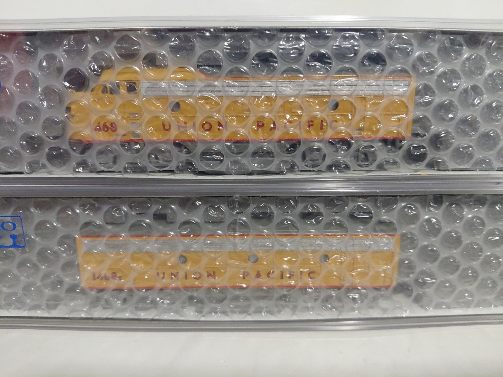 KATO N SCALE EMD F7A F7B 2 LOCOMOTIVE SET UNION PACIFIC #1468 1468B #106-0426