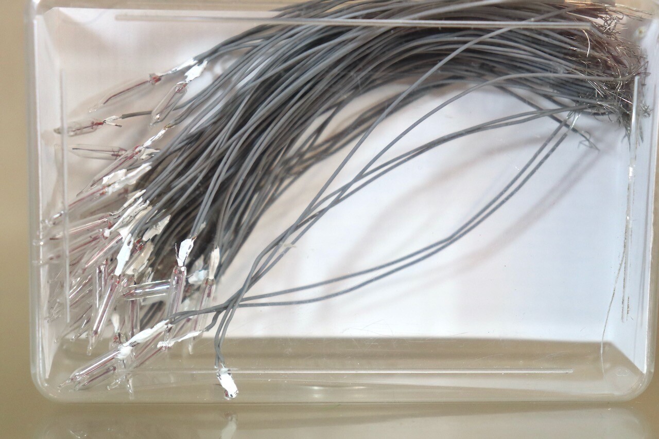 FLEISCHMANN 9404 HO GAUGE REPLACEMENT CLEAR WHITE LIGHT BULBS on