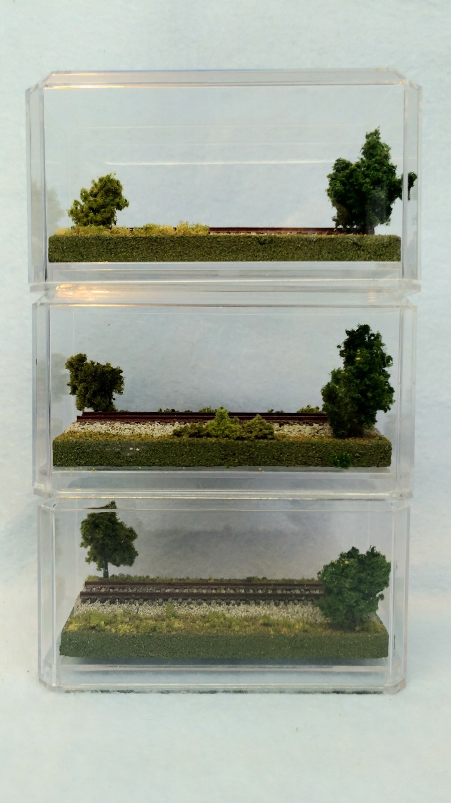 Z SCALE MINI DISPLAY CASES – 3/ PACK – GREAT FOR ALL Z LOCOS OR CARS