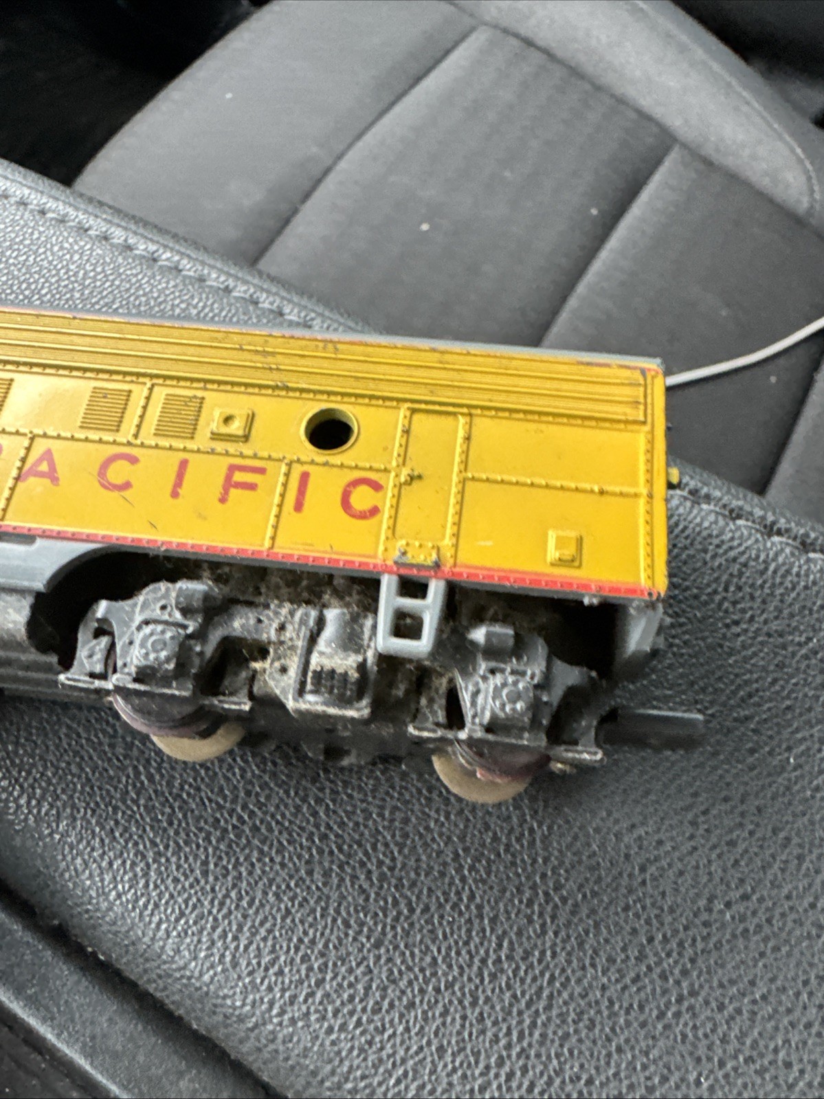 Vintage HO Scale Tyco Austria Union Pacific 537 Diesel Locomotive 7″ Untested