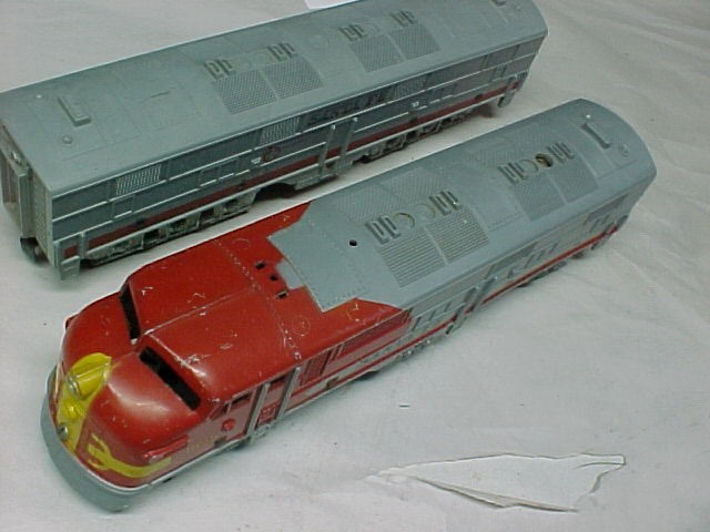 VINTAGE MARX SANTA FE F3 LOCOMOTIVE #1095 A powered & B Dummy Units, Tested
