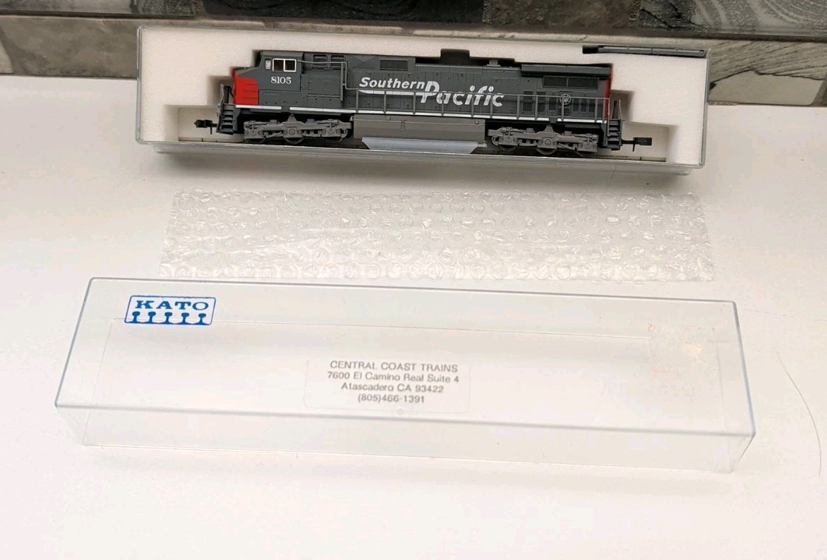 Kato N-Gauge 176-3611 C44-9W SP Southern Pacific Dash 9 Diesel Locomotive