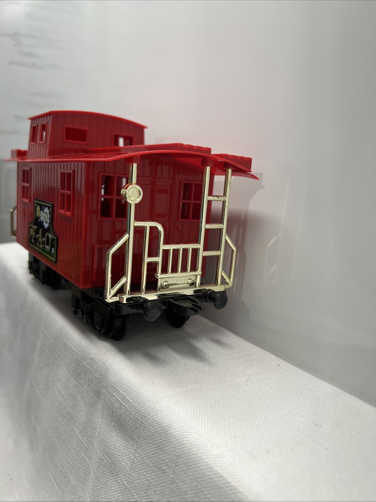 Lionel READY TO PLAY F.A.O. SCHWARZ Caboose Only