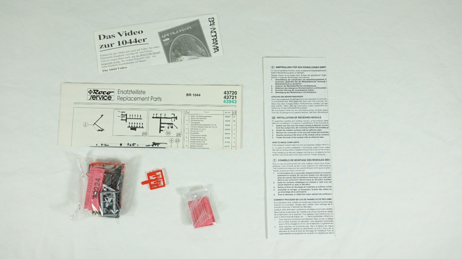 Roco HO Scale OBB Austrian Railway Type 1044 Electric Engine Item 43943 NEW W15