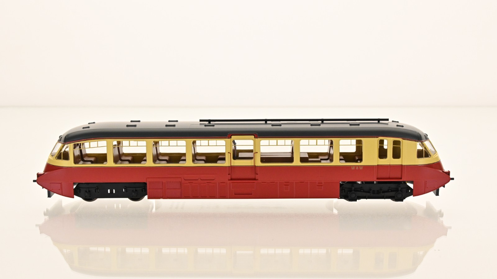 Dapol W8 BR Streamlined Diesel Railcar OO scale