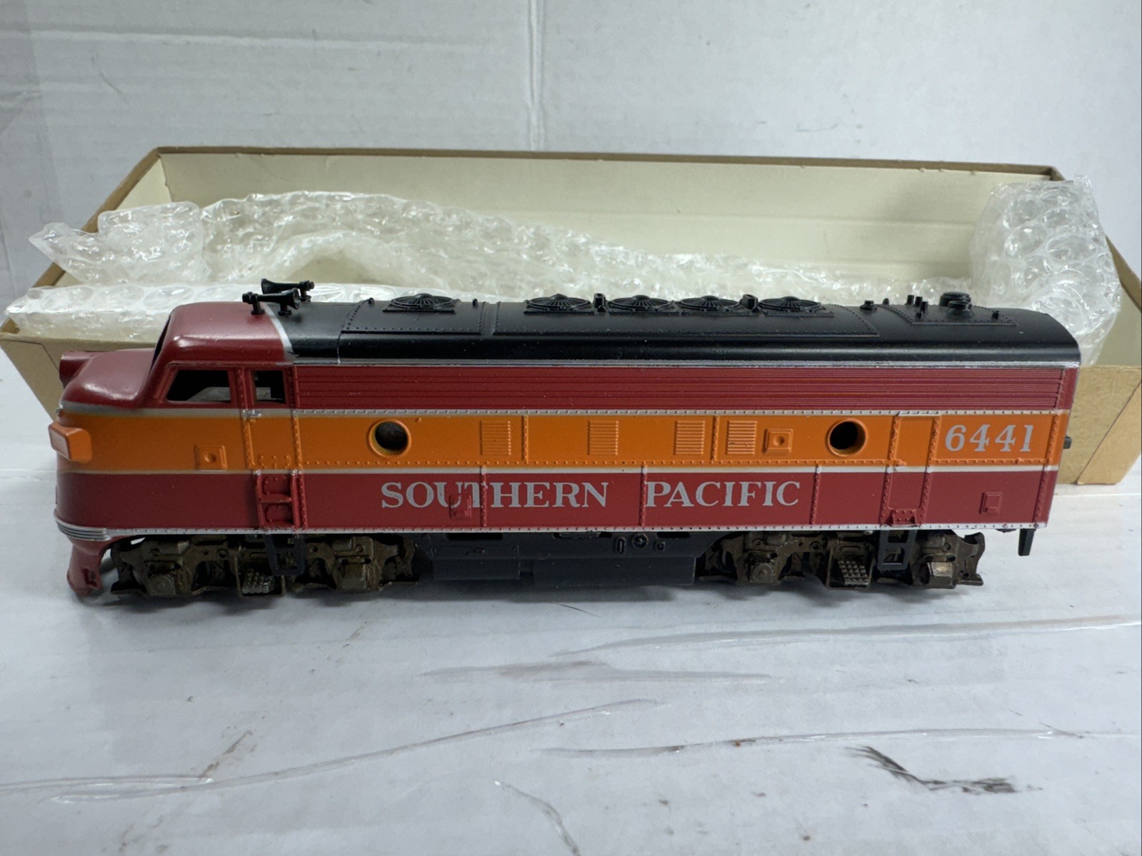 Athearn Ho Scale #3235 Daylight Super Geared F7 A Diesel Locomotive Engine