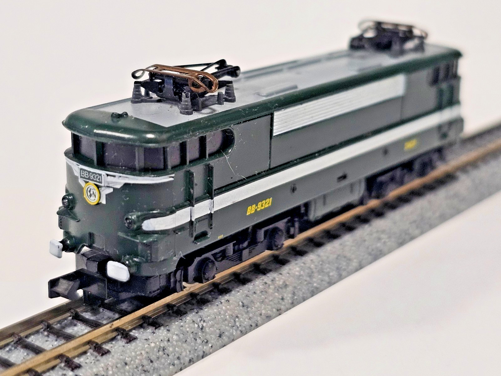 N SCALE ARNOLD RAPIDO 2482 ELECTRIC LOCOMOTIVE BB-9321 SNCF MADE IN WEST GERMANY