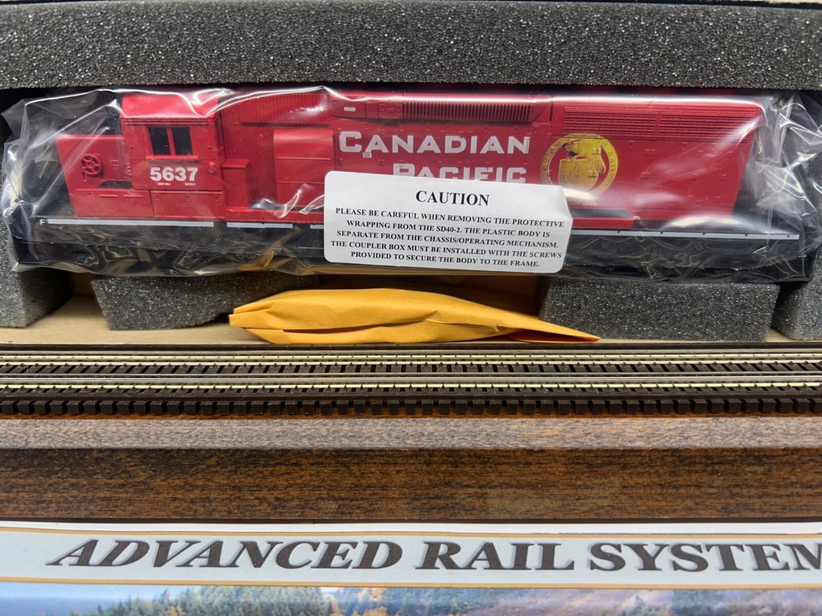 CANADIAN PACIFIC SD40-2 LOCOMOTIVE – HO Scale ” GOLDEN BEAVER ” LETTERS NEW OOP