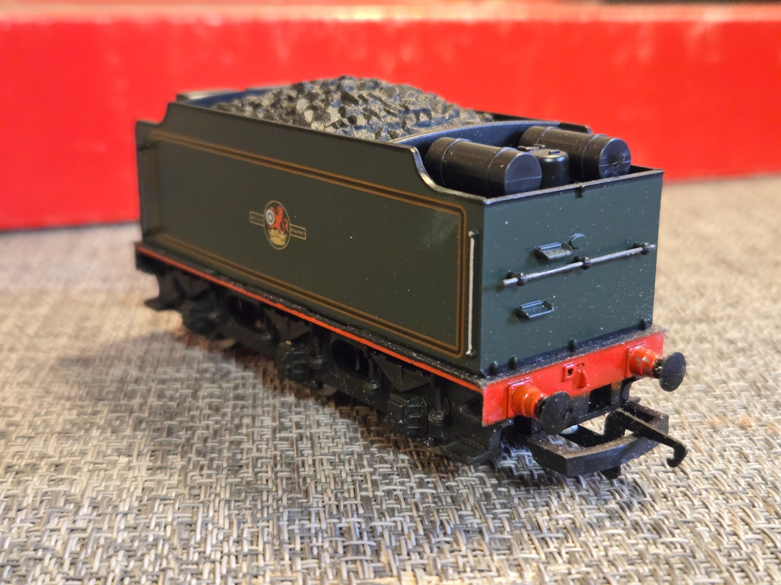 Hornby R133 B17 4-6-0 61663 Everton Tender-Driven BOXED TESTED RUNS